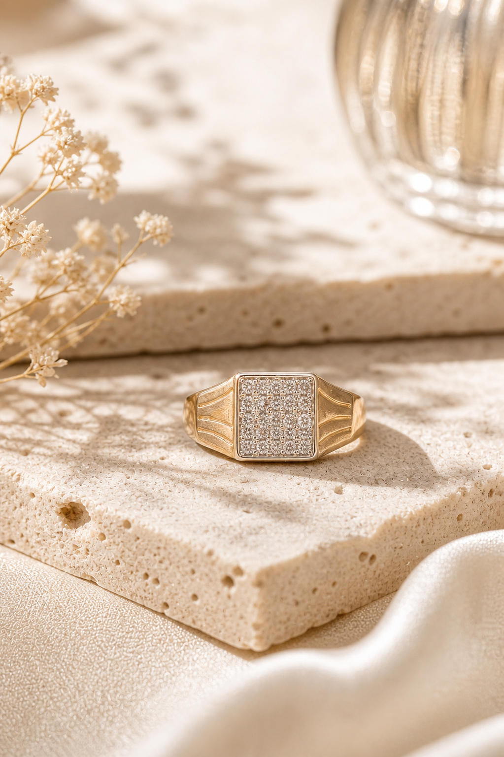 Regal Square Men?s Ring