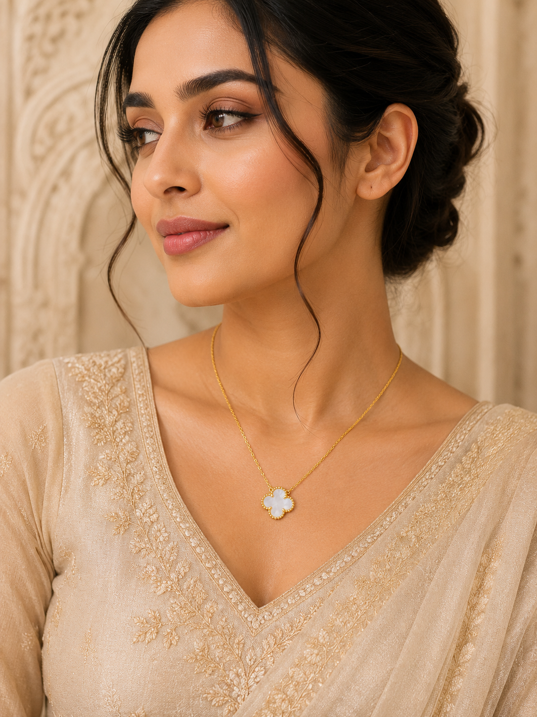 Clover Pearl Pendant Necklace